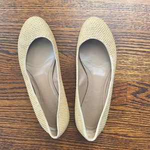 Vintage women’s size 7 flats perfect for a night out with your friends or family